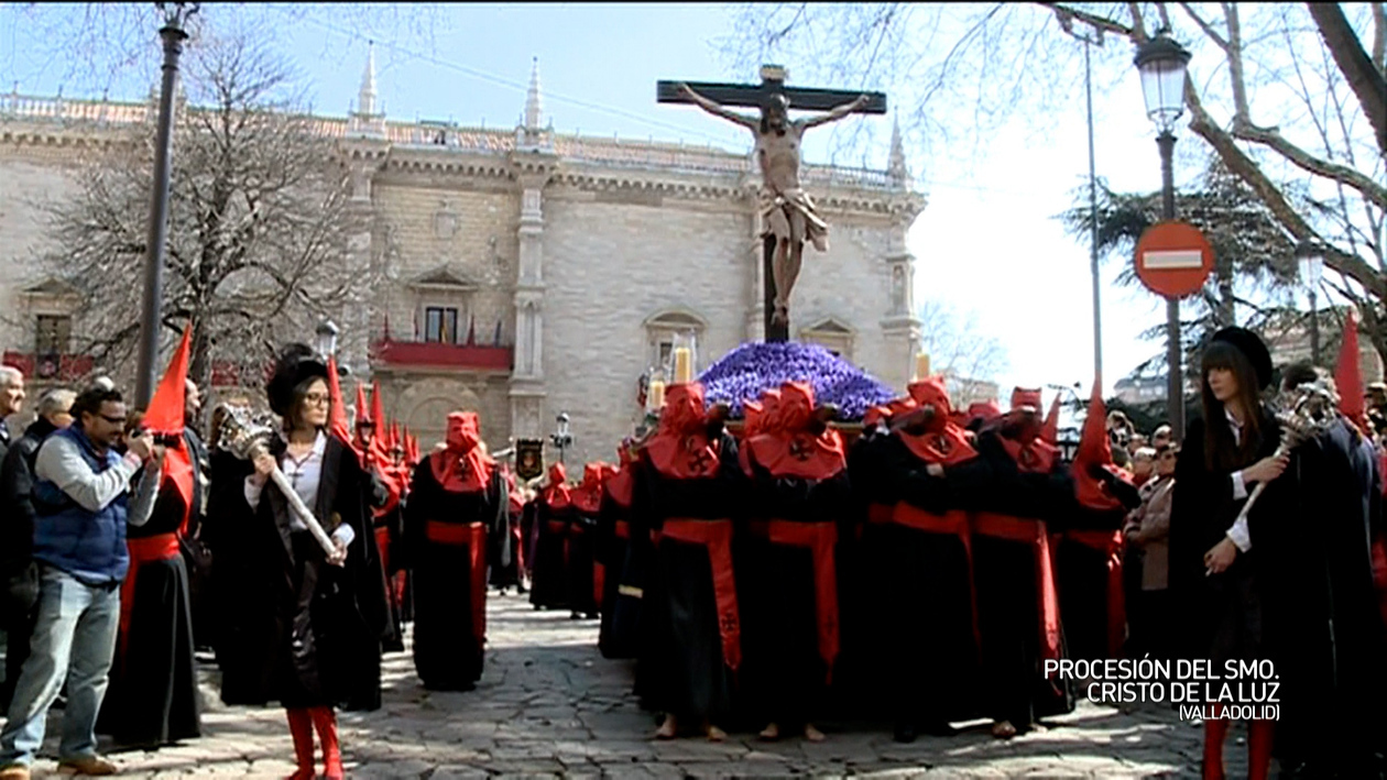 Salida de la procesión del Santísimo Cristo de la luz (Valladolid)