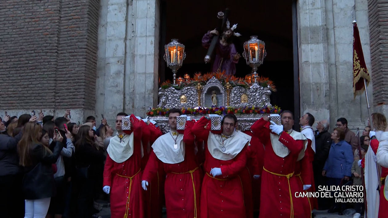 La salida del Santísimo Cristo Camino del Calvario (Valladolid)