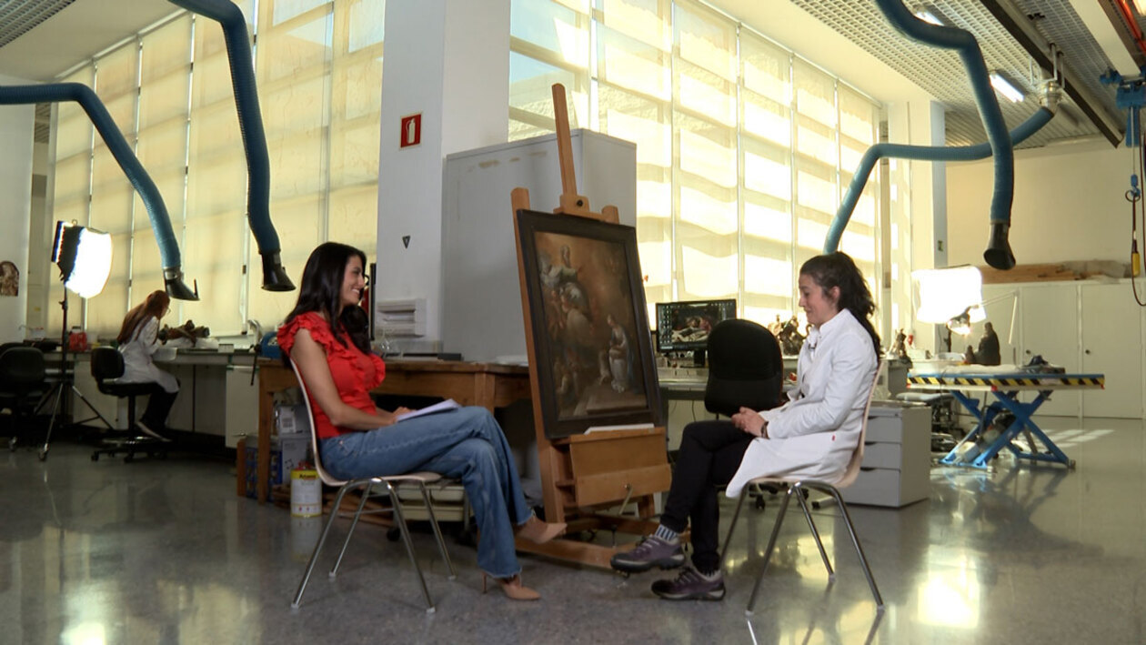 ¿Cuál es la función de los restauradores del Museo Nacional de Escultura?