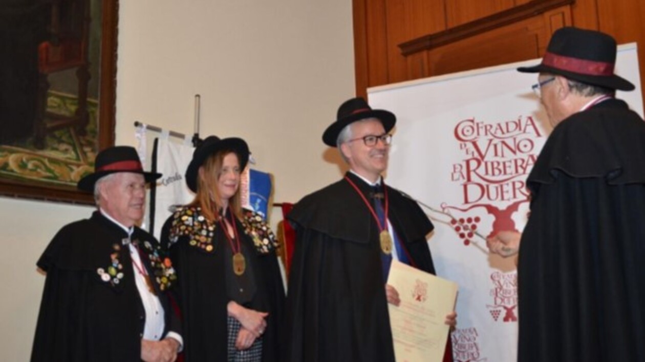 José Luis Martín, cofrade de honor de la Cofradía del Vino de la Ribera del Duero