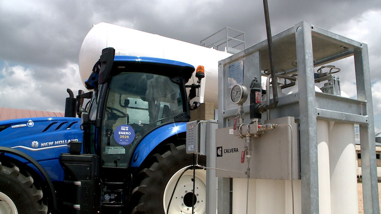 Un tractor con biometano procedente de purines de cerdo