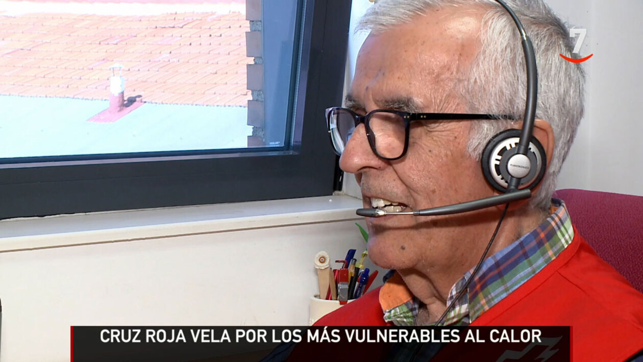 A través de una llamada los voluntarios de Cruz Roja se preocupan por sus usuarios más mayores
