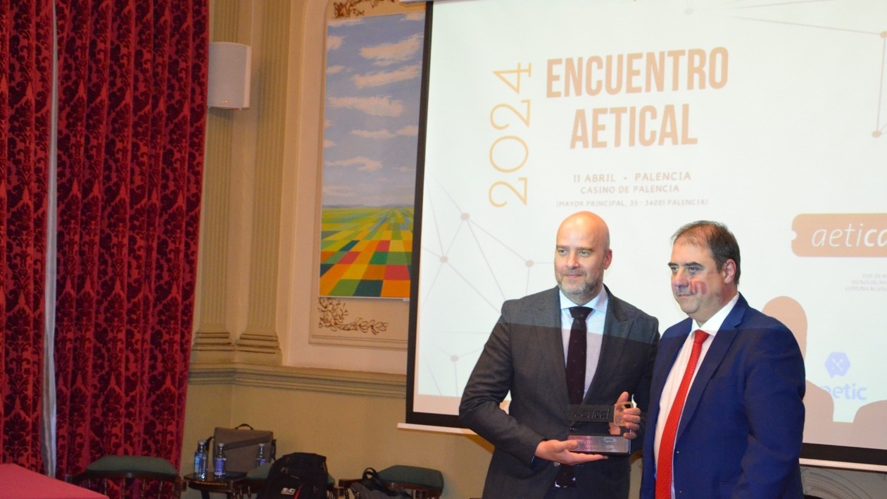 Radio Televisión de Castilla y León recibe el premio AETICAL al medio destacado por su cobertura del sector TIC