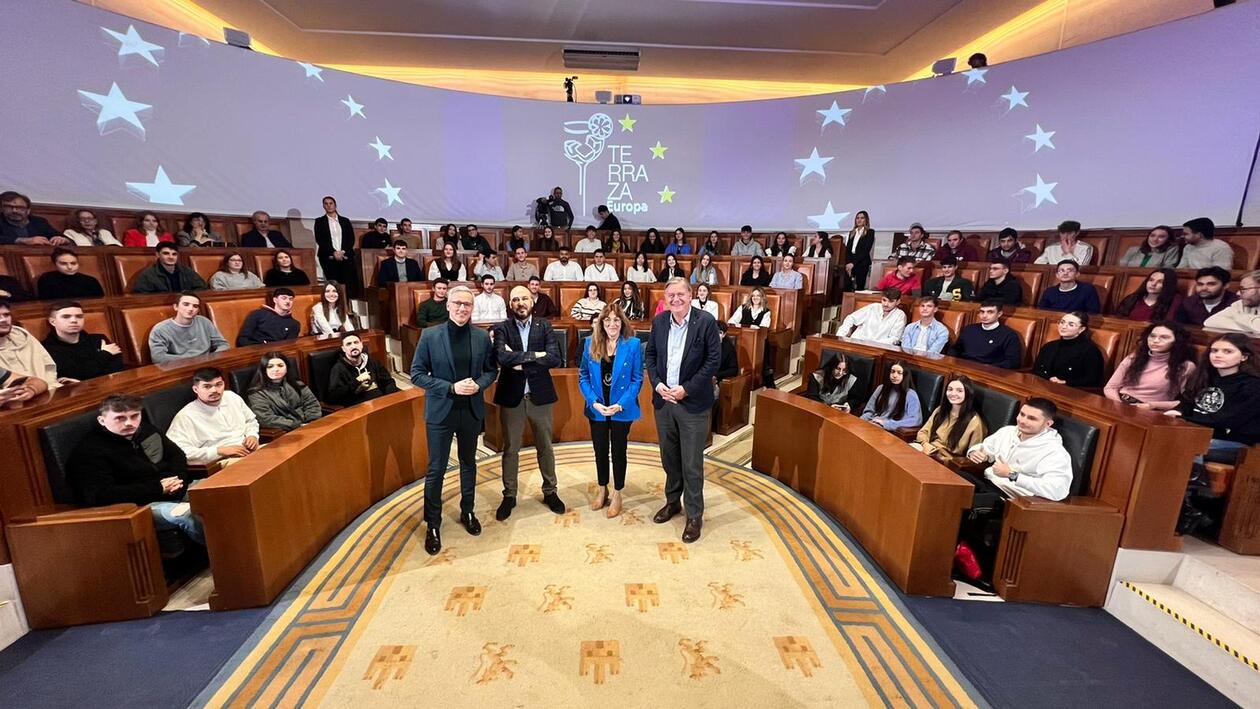 Los jóvenes de Castilla y León plantean sus prioridades para la Europa del futuro en el especial de CyLTV ‘Terraza Europa’