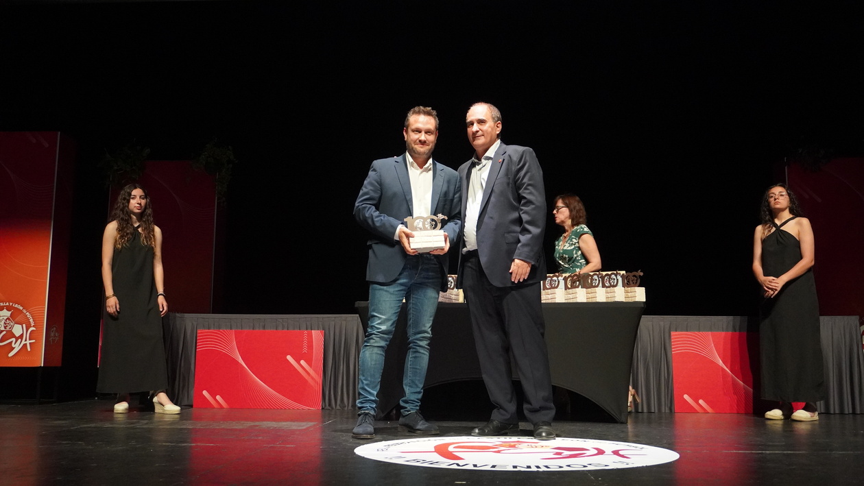 La delegación en Valladolid de la RFCYLF reconoce a CyLTV en su XXVII Gala Provincial de Fútbol