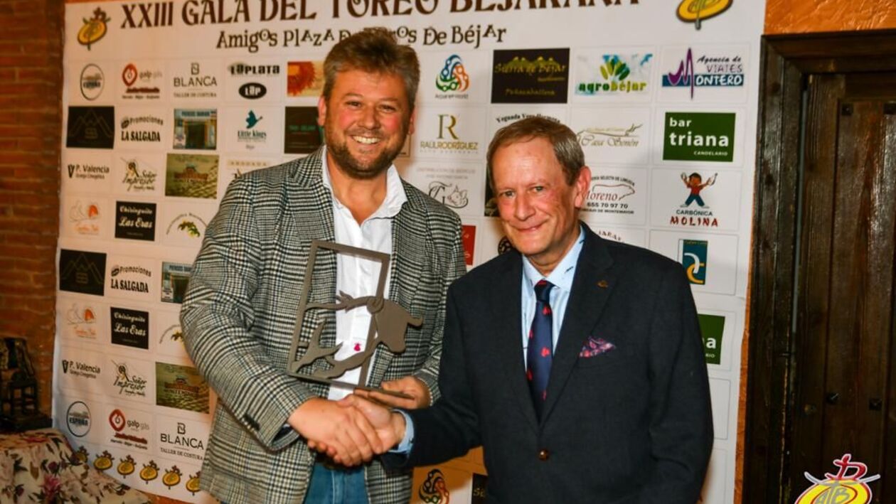 Carlos Martín Santoyo, director del espacio 'Grana y oro' de CyLTV, premiado por la difusión y valores del toreo en la XXIII Gala del Toreo de Béjar
