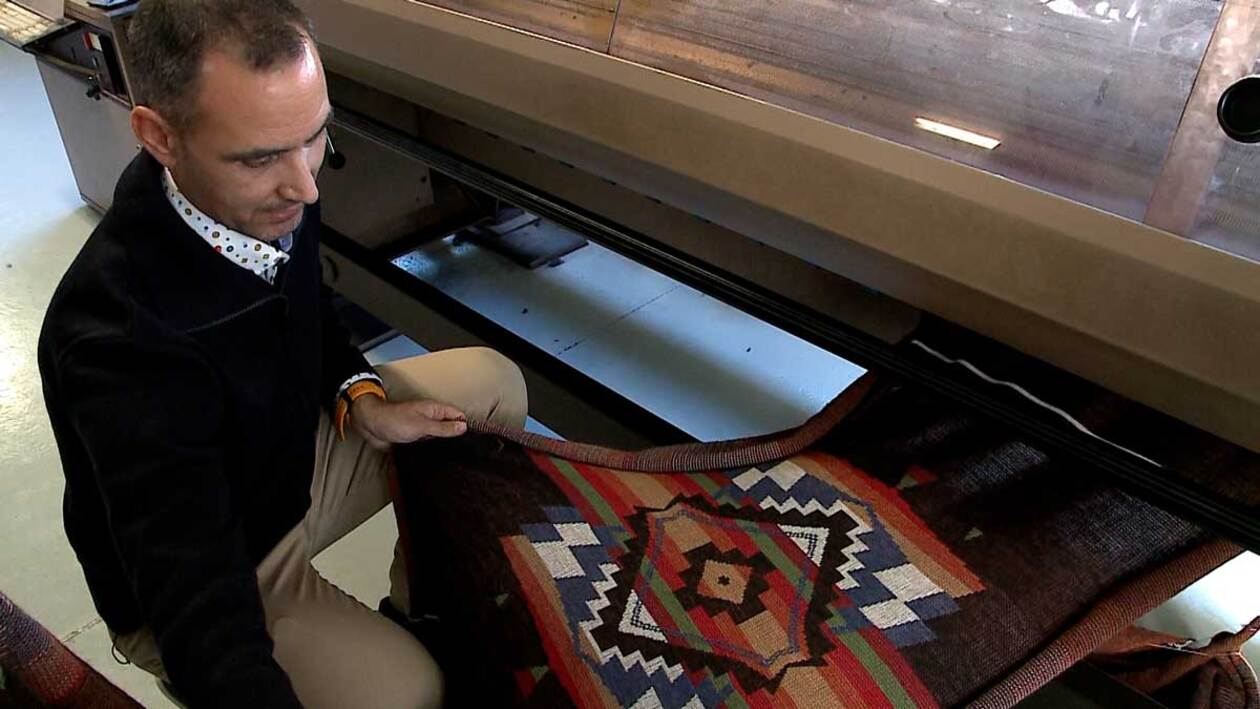 El telar de Jacquard sigue a pleno rendimiento en el siglo XXI