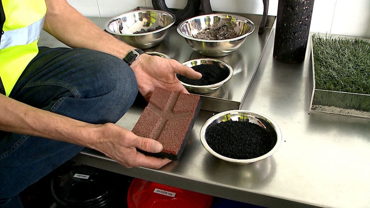 Cómo se transforman los neumáticos en algo útil