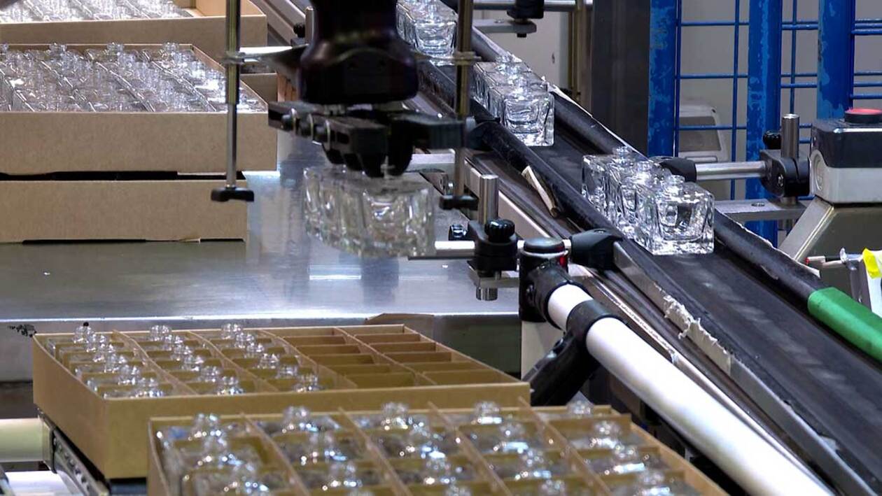 Los hornos segovianos que funden cristal para los mejores perfumes