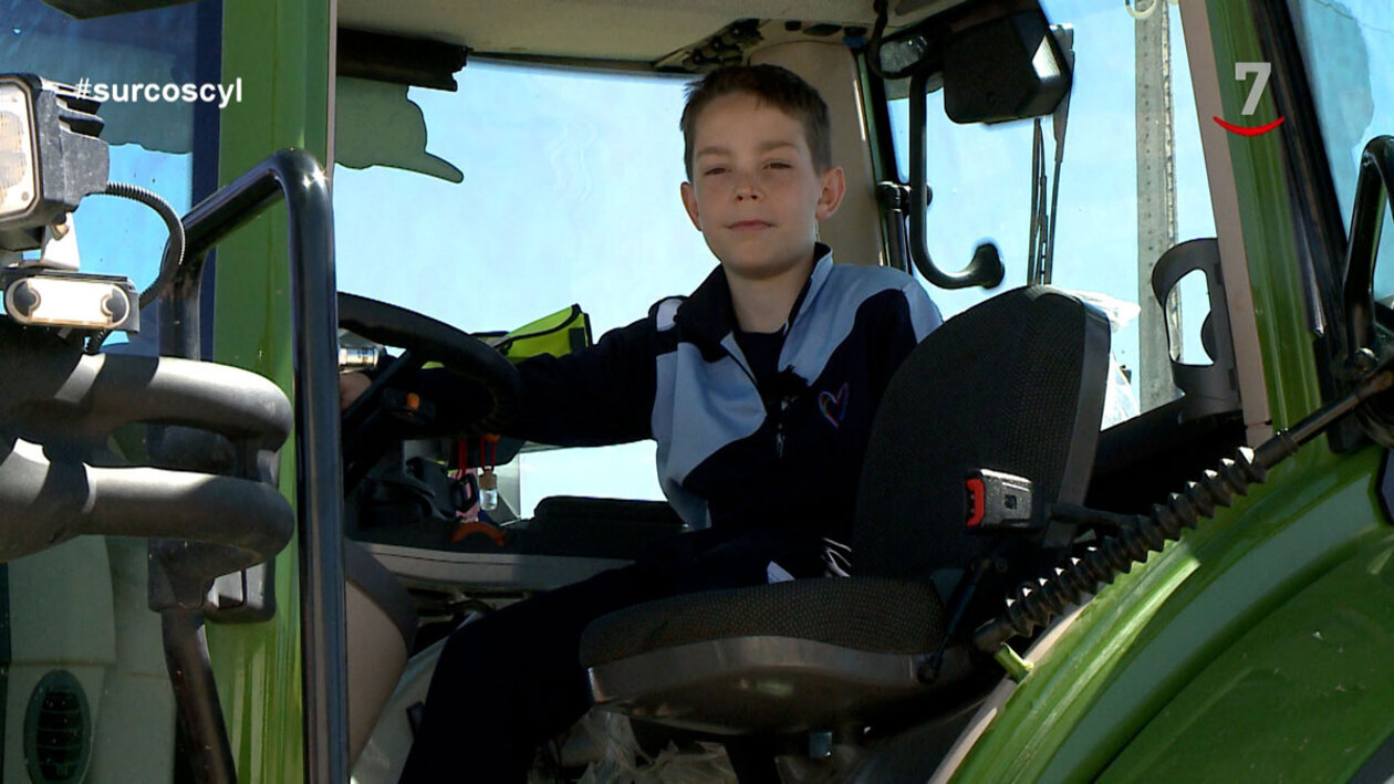 Carlos, 10 años: Ser agricultor es más importante que ser futbolista. Ellos solo quieren ganar dinero. Nosotros producimos alimentos