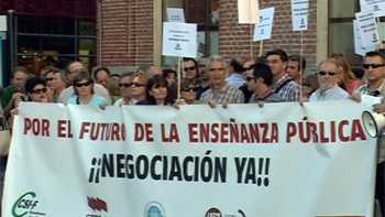 Cerca de un millar de profesores se concentra en las calles de Castilla ...