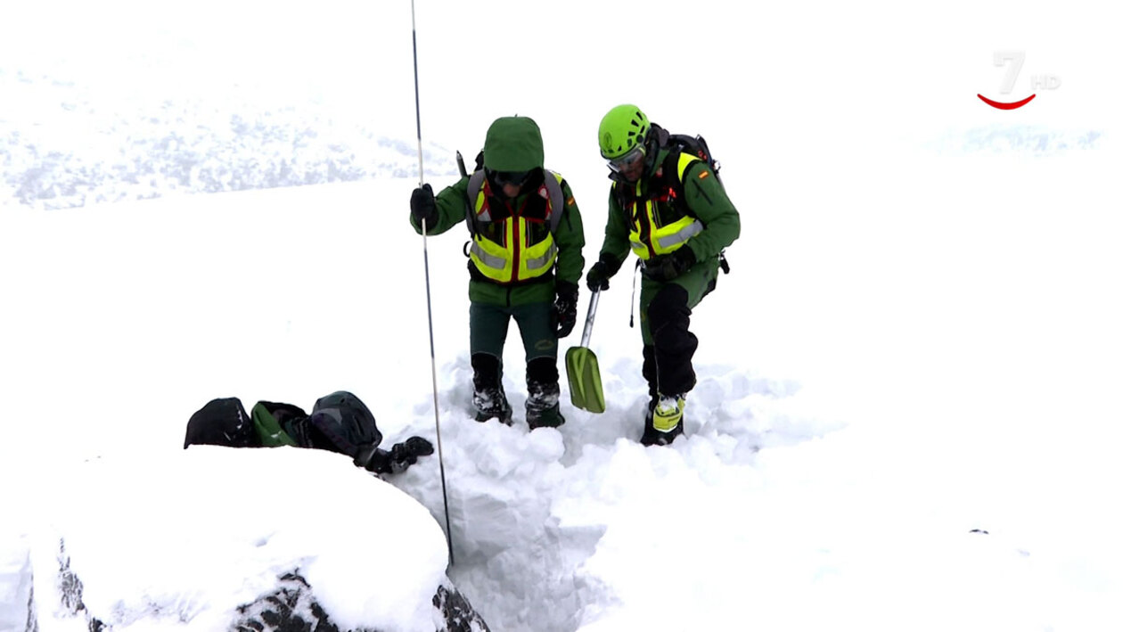 Así rescata el GREIM a los montañeros de una avalancha de nieve - cyltv.es